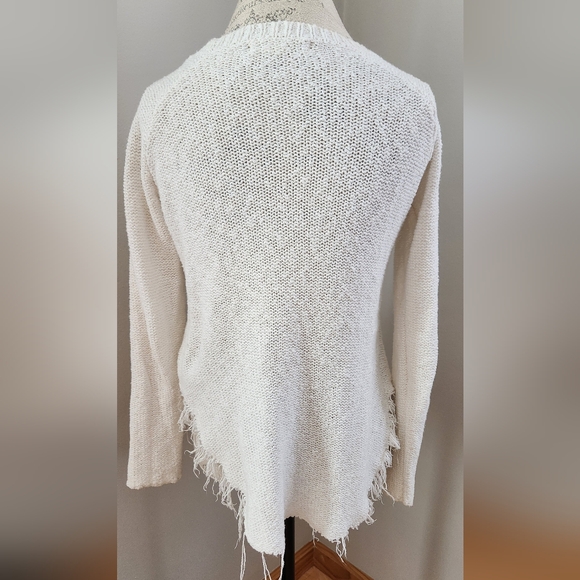 KAISELY women's white distressed hem sweater in S - Picture 3 of 7